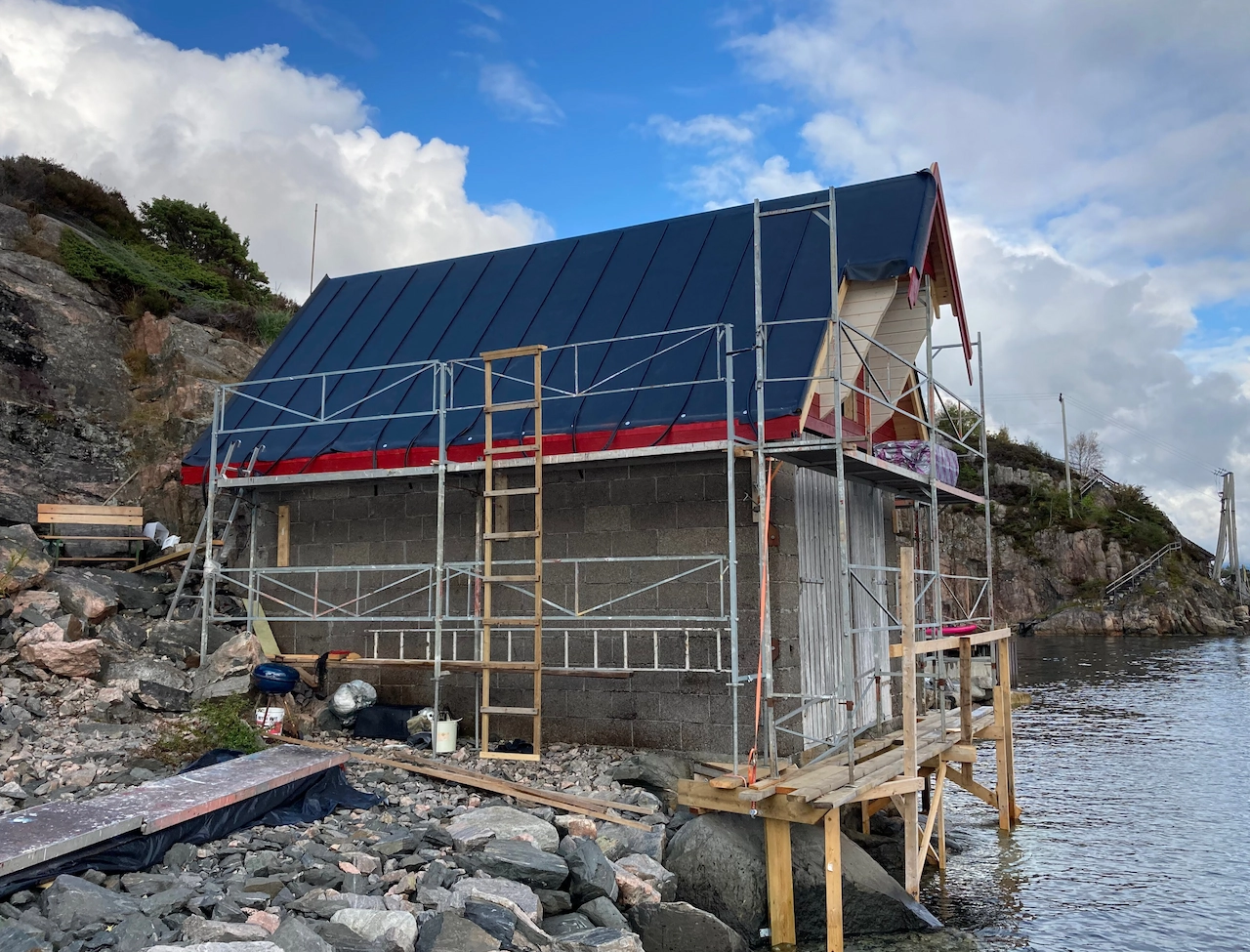 Tekking og montering av profiler for naust, Sotra.